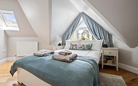Central And Cosy Brockenhurst Flat