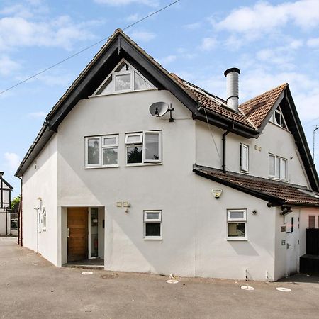 Central And Cosy Brockenhurst Flat Exterior photo