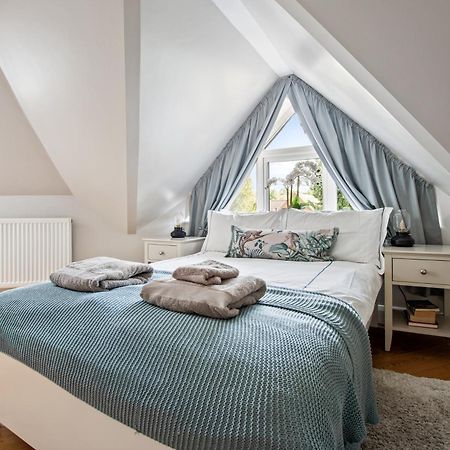 Central And Cosy Brockenhurst Flat Exterior photo