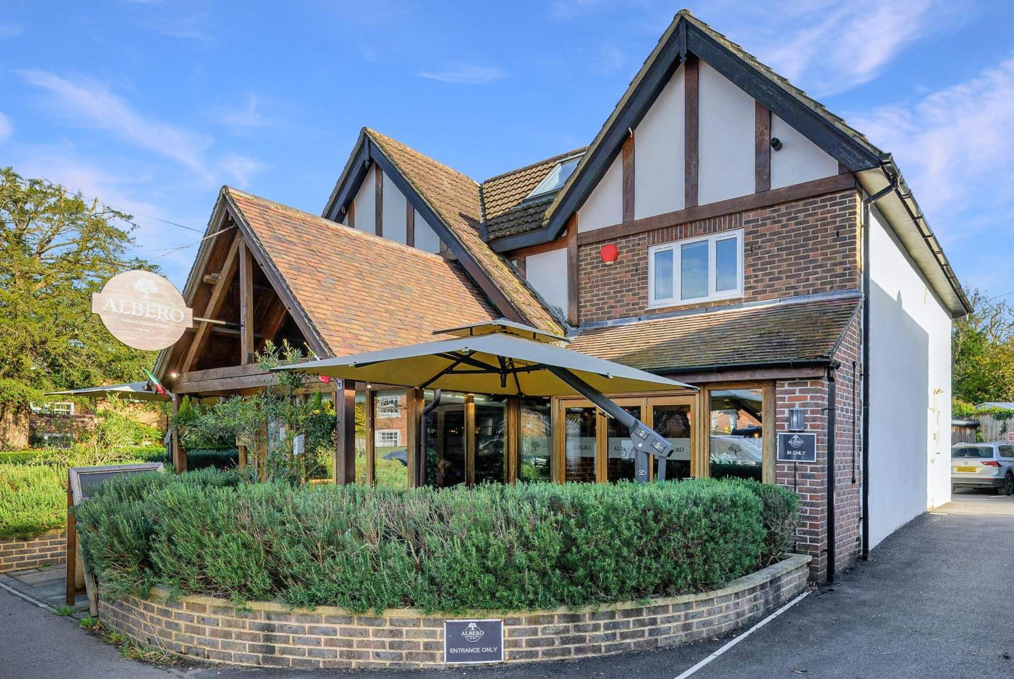 Central And Cosy Brockenhurst Flat Exterior photo