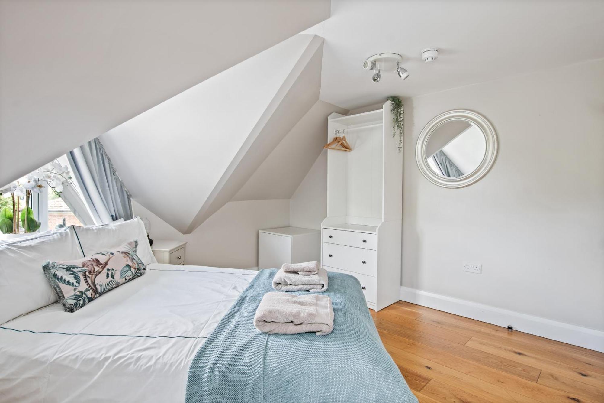 Central And Cosy Brockenhurst Flat Exterior photo