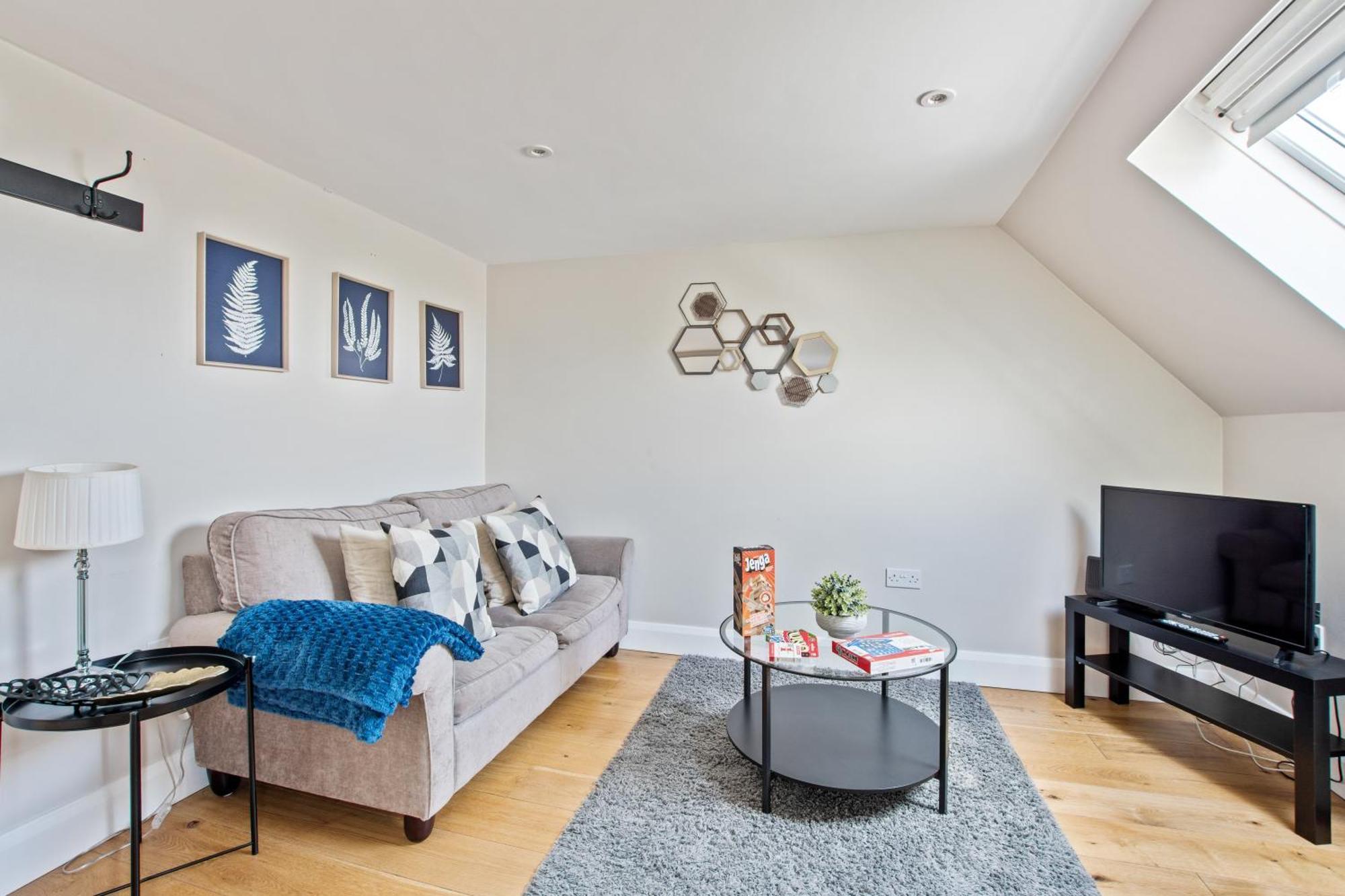 Central And Cosy Brockenhurst Flat Exterior photo