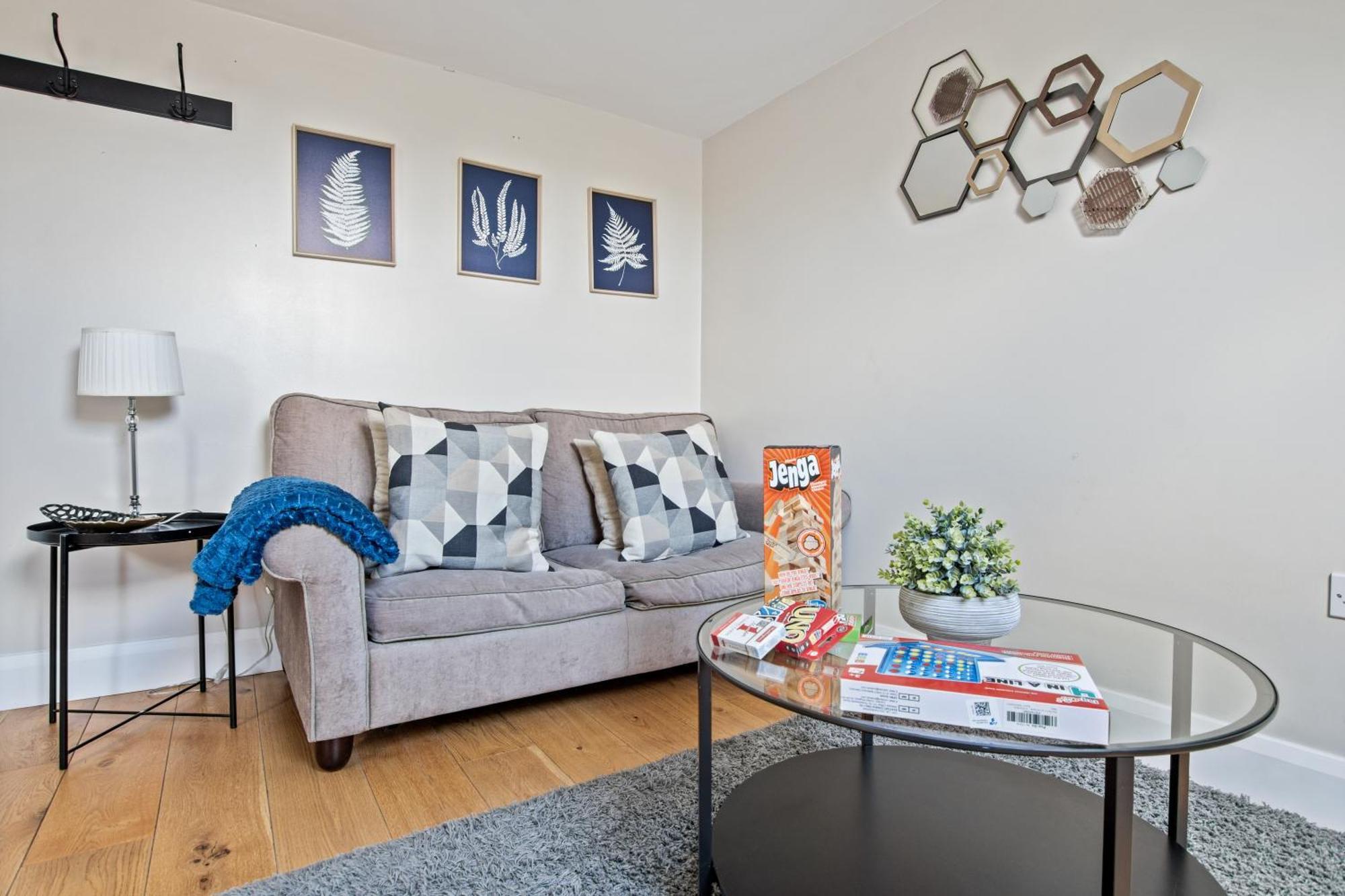 Central And Cosy Brockenhurst Flat Exterior photo